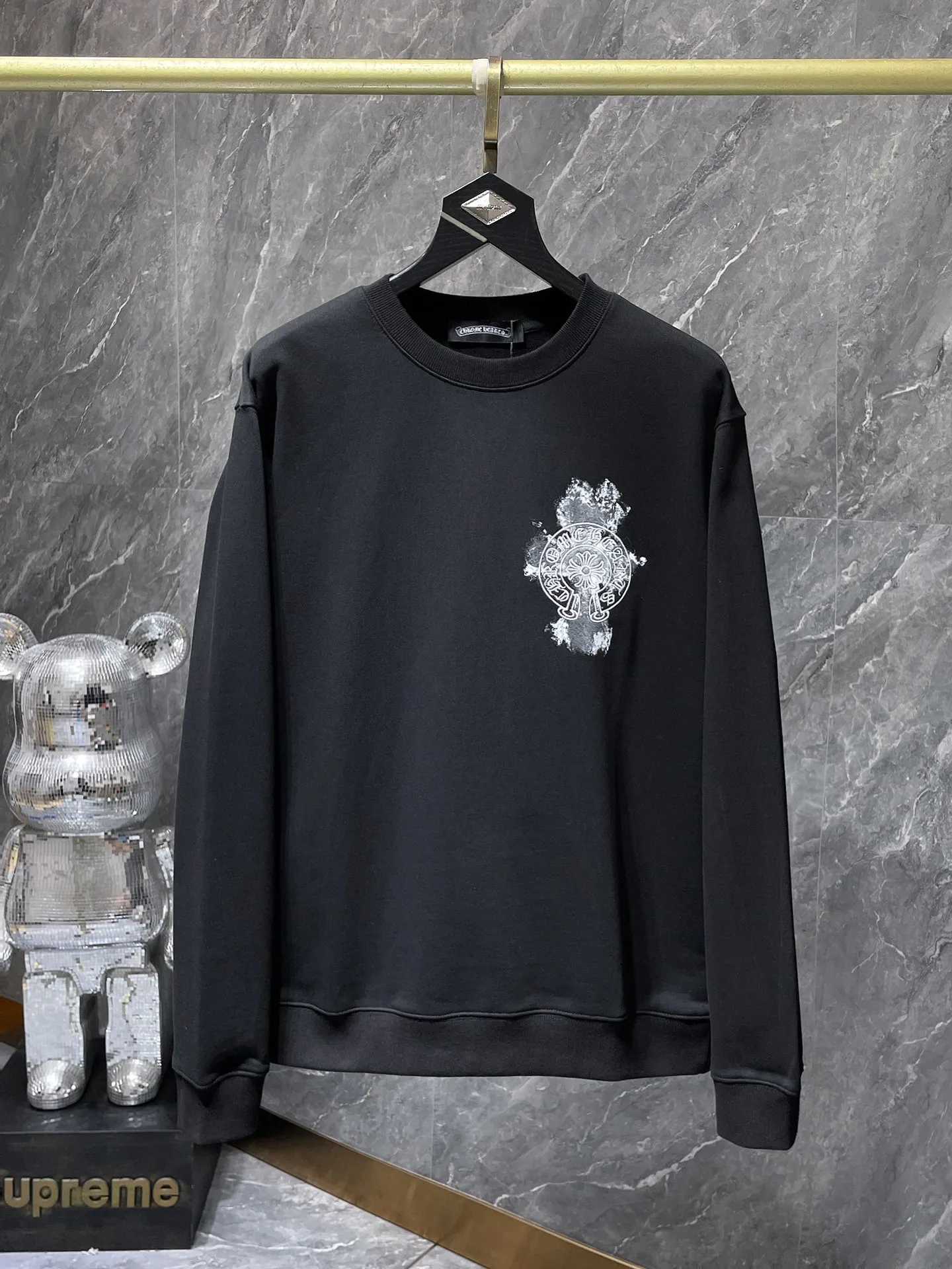 P216 Chrome Hearts Autumn and Winter 2025 Counter synchronization High-weight, environmentally friendly and high-quality top-quality fabrics Three-dimensional Sanskrit embroidered cross round neck sweatshirt Hand-painted dyeing and embroidery Counter synchronization 1:1 replica version Recommended color: black White Size: S, M, L, XL